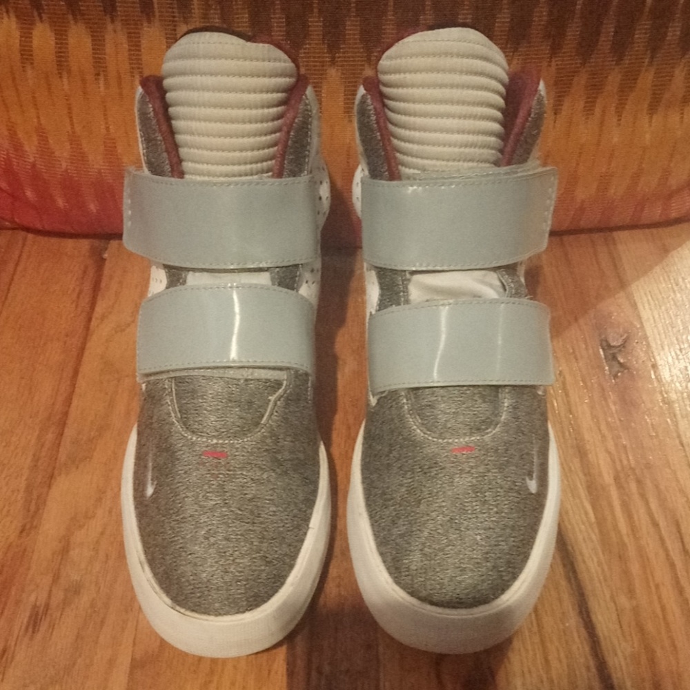 Men's NIKE FLY KNIT Mid Sneaker Sz 10.5 - Picture 2 of 5